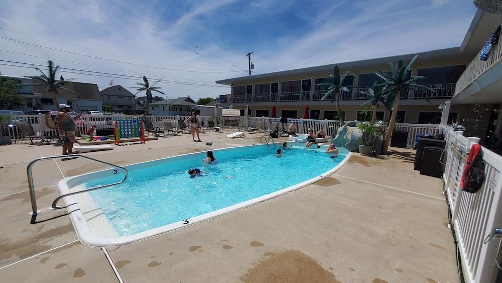 Sand Box Motel photo 30