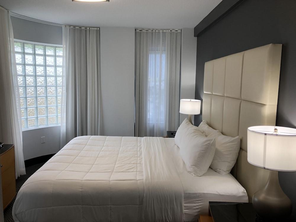 Streamline Hotel photo 29