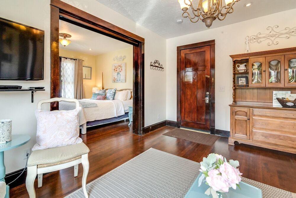 Aspenwood Manor South photo 6