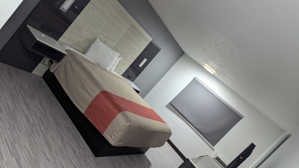 Evergreen Inn Portland Airport photo 1