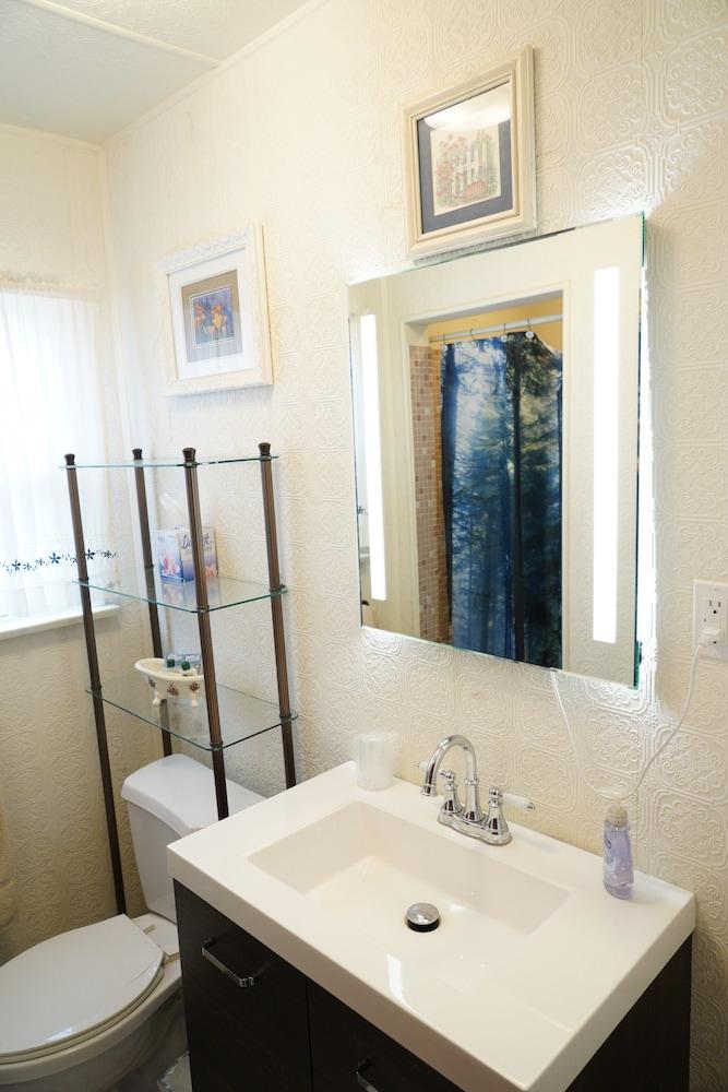 Hillcrest Suites & Cabins photo 17