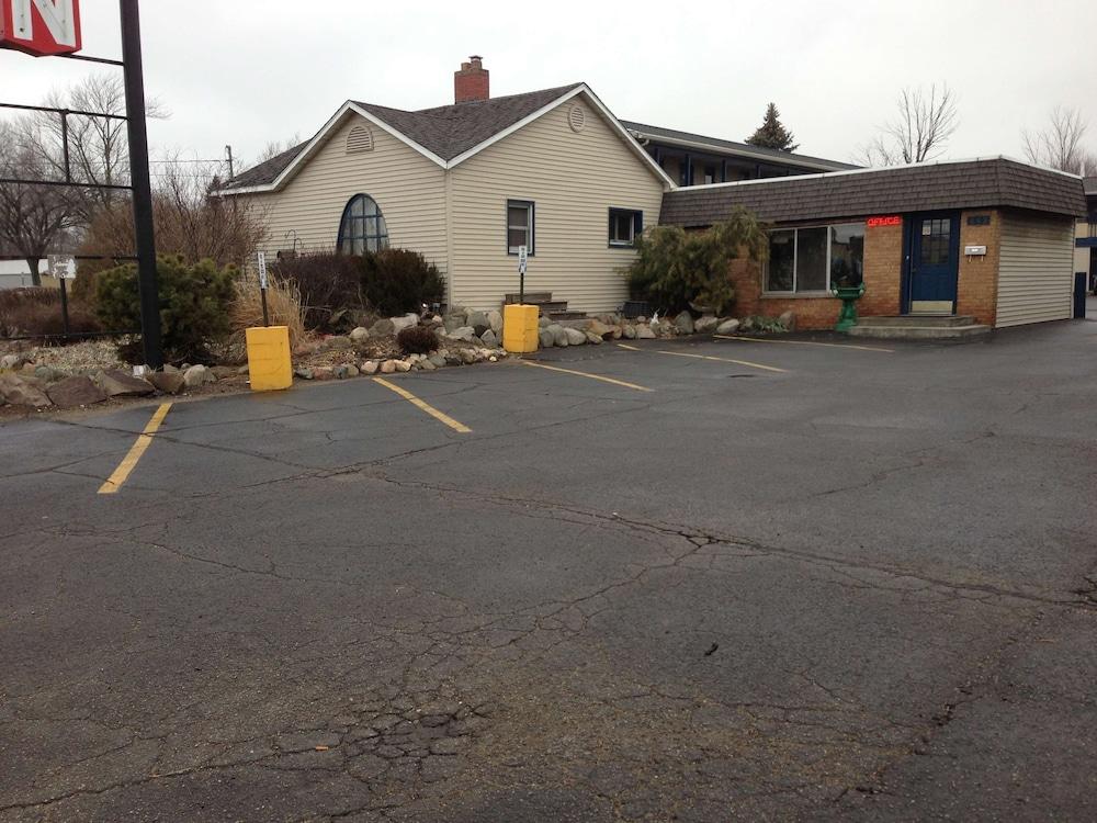 Cadet Motor Inn photo 6
