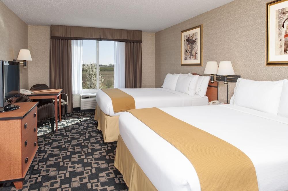 Holiday Inn Express Hotel & Suites Greenwood by IHG photo 7