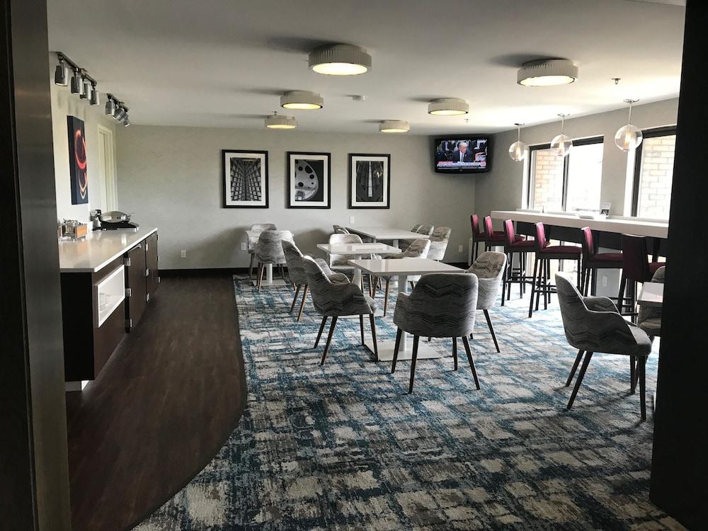 Sheraton Milwaukee Brookfield Hotel photo 40