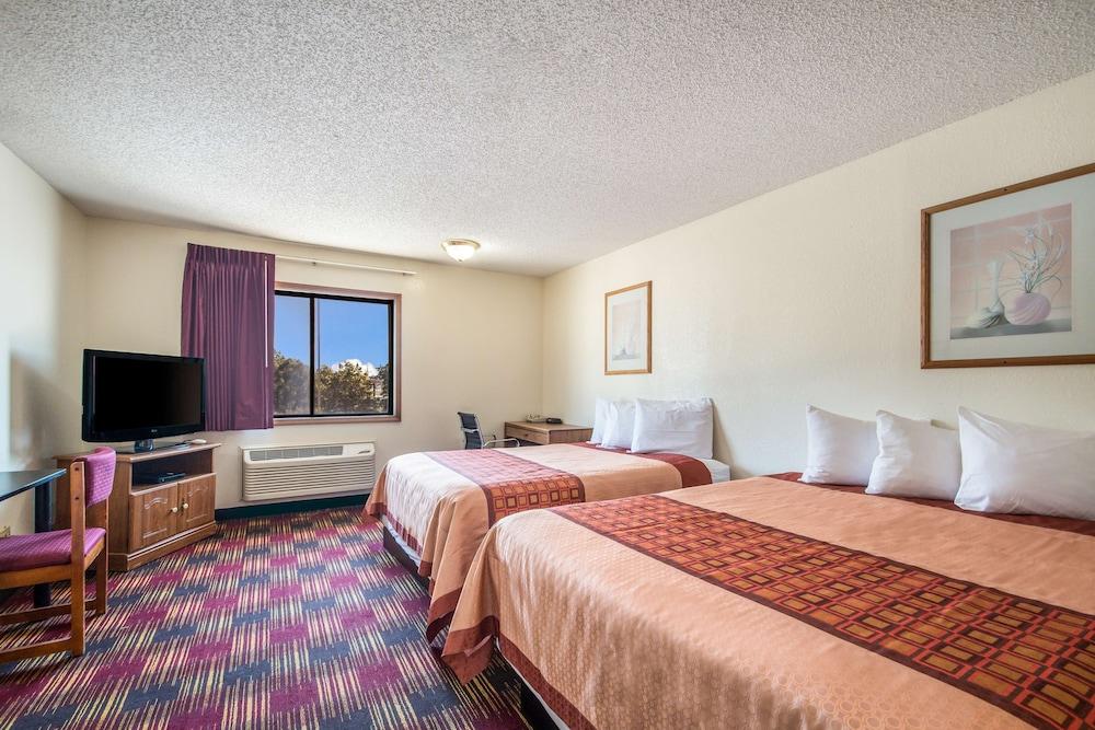 Americas Best Value Inn & Suites Harrisonville photo 12