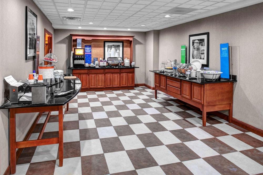 Hampton Inn Coldwater photo 19