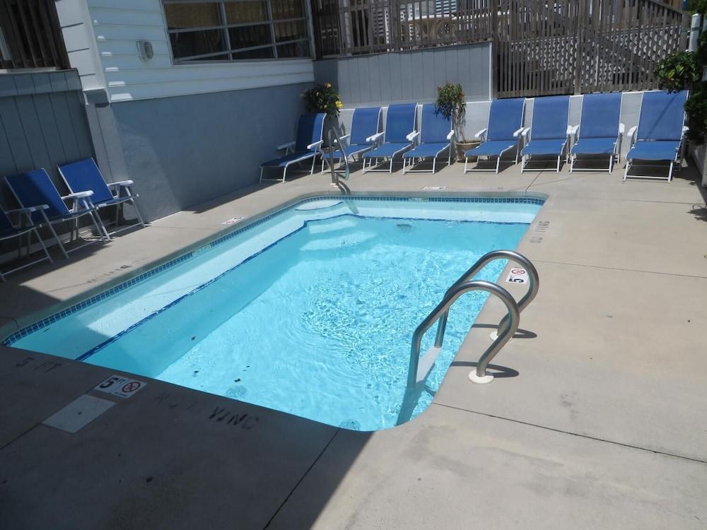 Sea Breeze Inn photo 24