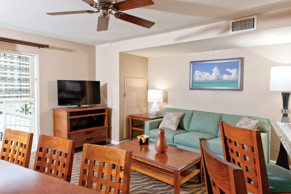 Club Wyndham at Waikiki Beach Walk photo 20