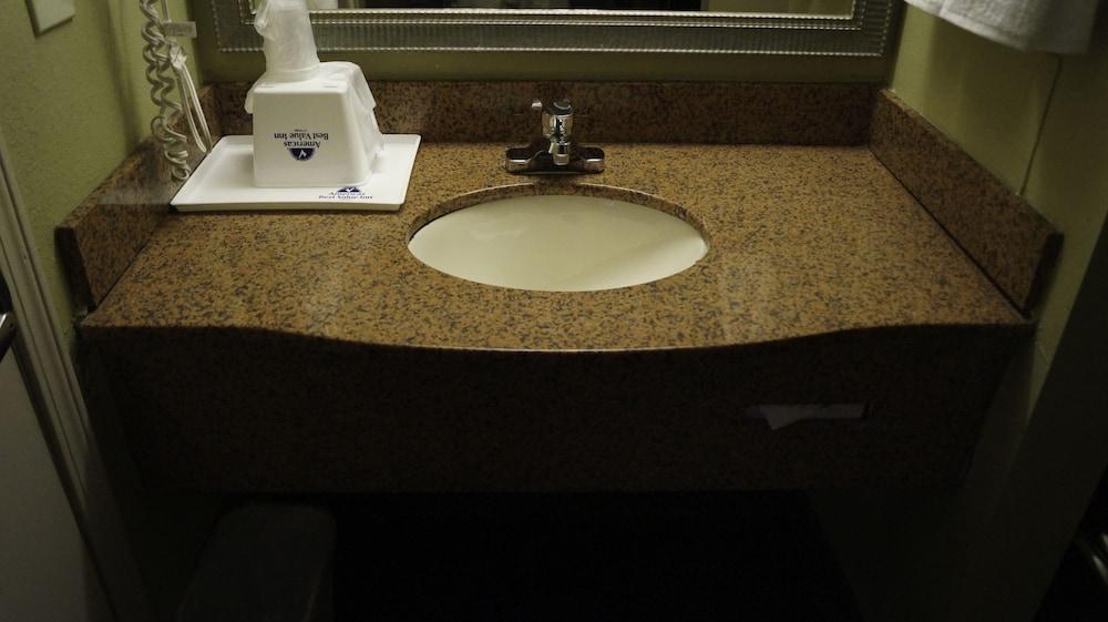 Americas Best Value Inn St. Louis Downtown photo 3