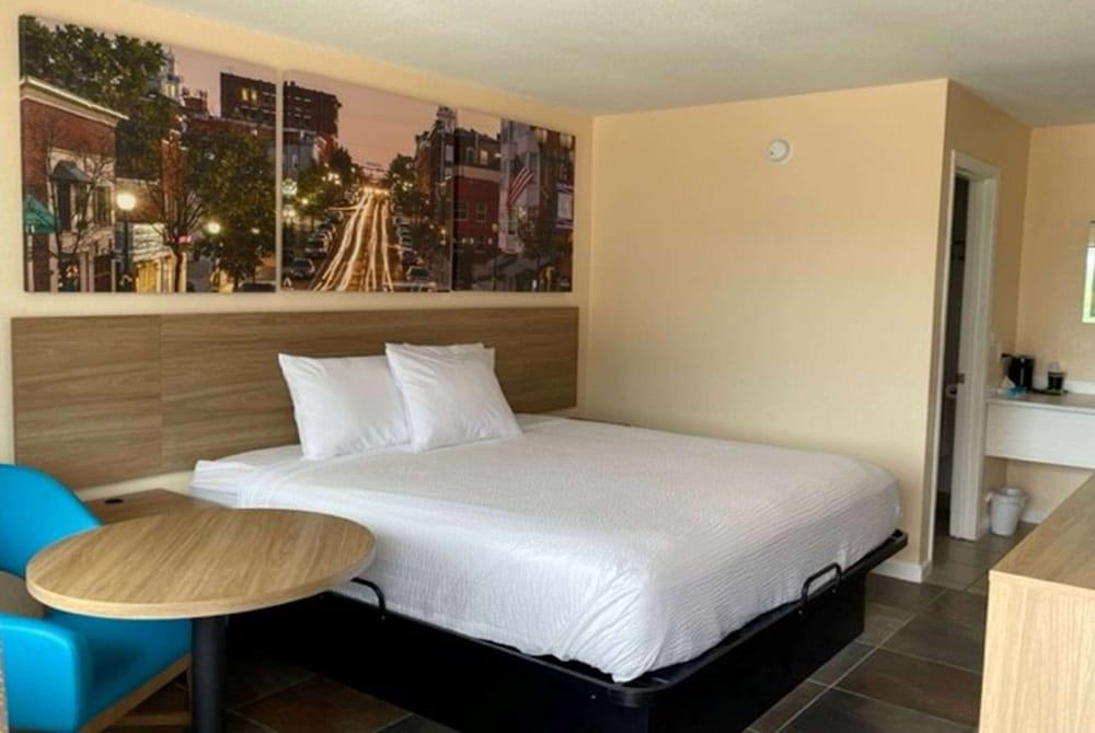 Days Inn by Wyndham Branson near Theatre District photo 7