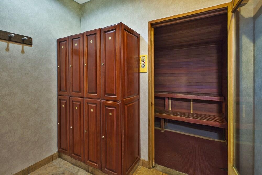 Holiday Inn Express Hotel & Suites Belleville by IHG photo 50