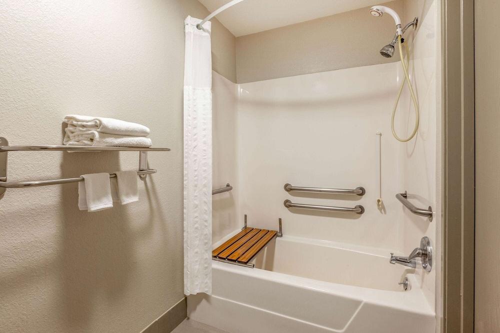 Days Inn by Wyndham Sturtevant / Racine / Mount Pleasant photo 28