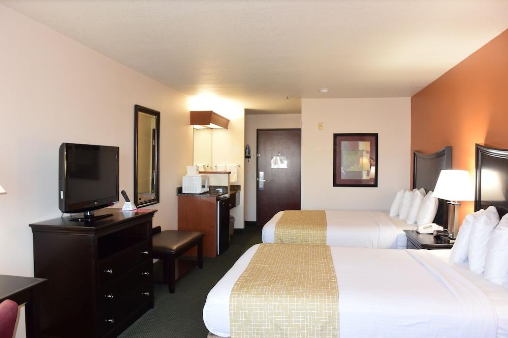 Travelodge Suites by Wyndham Newberg photo 9