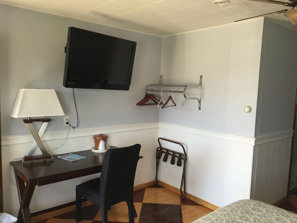 Powhatan Motel photo 6