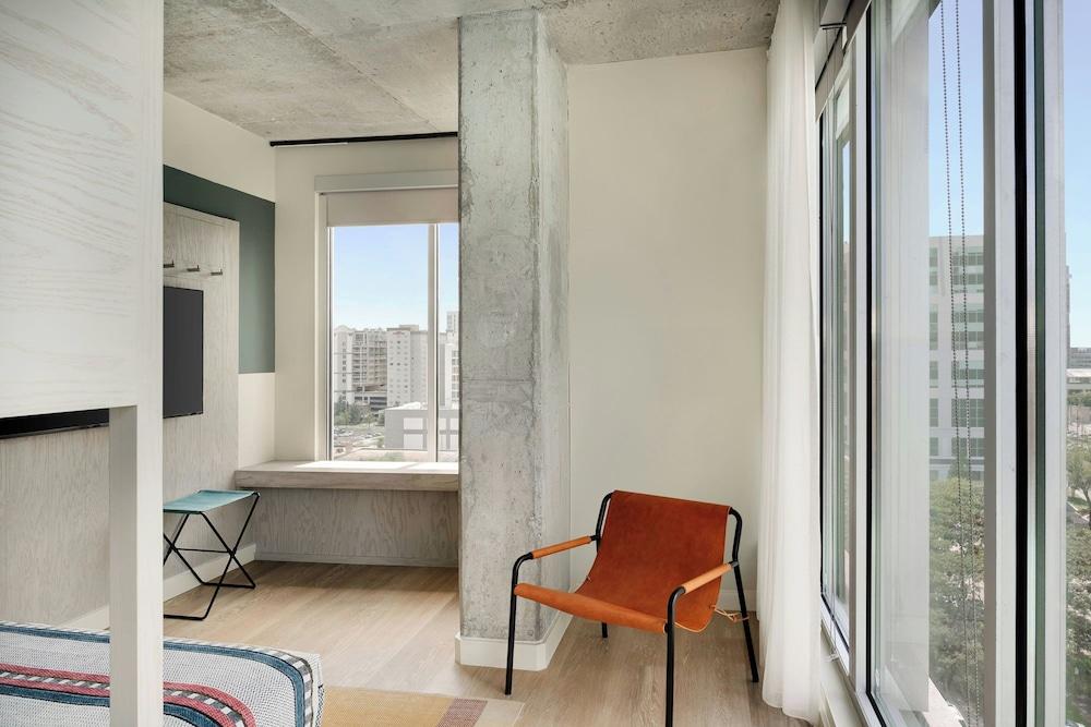 Moxy Charlotte Downtown photo 10