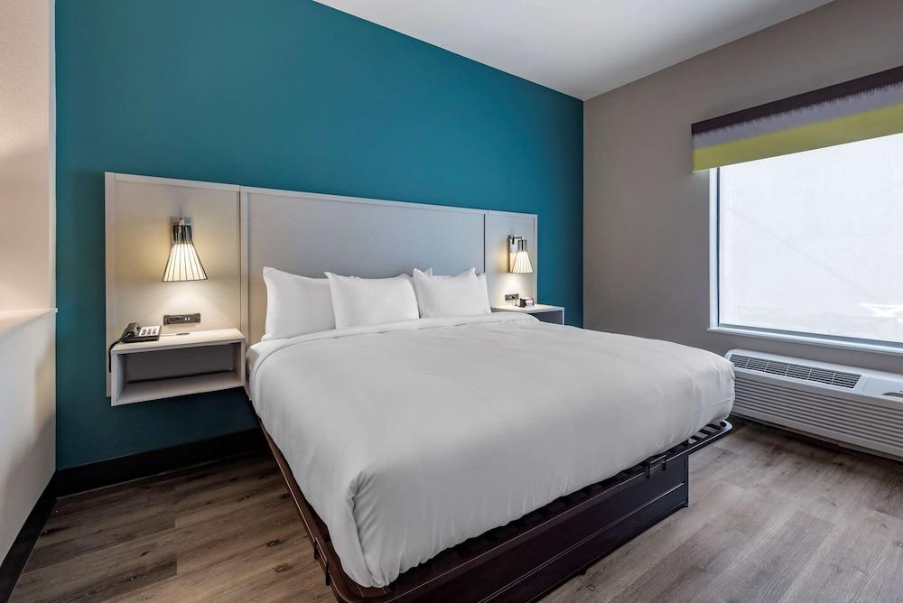 Comfort Suites Colorado Springs East -Medical Center Area photo 24