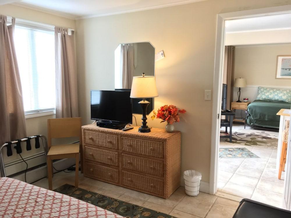 Westhampton Seabreeze Motel photo 22