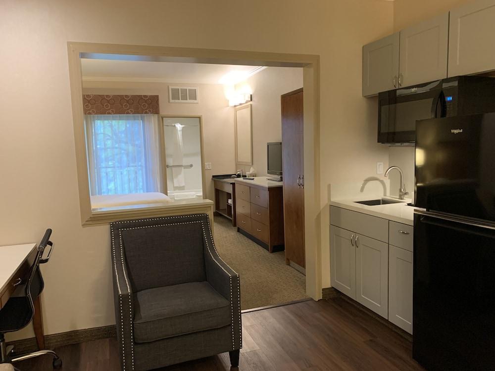 MainStay Suites John Wayne Airport by Choice Hotels photo 47