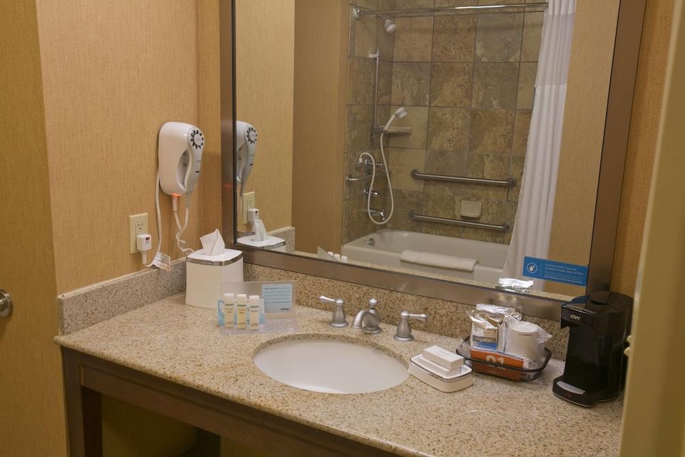 Hampton Inn & Suites Wiggins photo 25