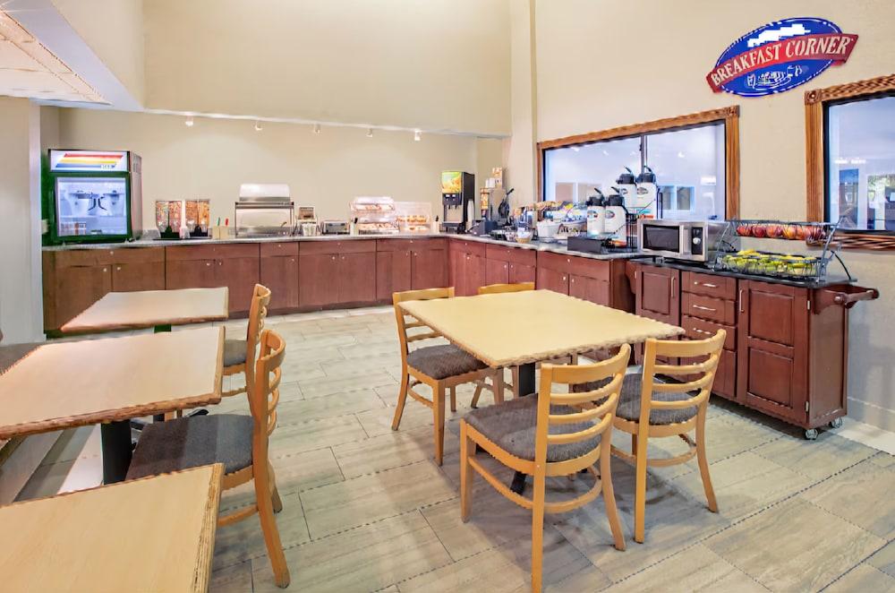 CASH REWARDS INN & SUITES photo 7
