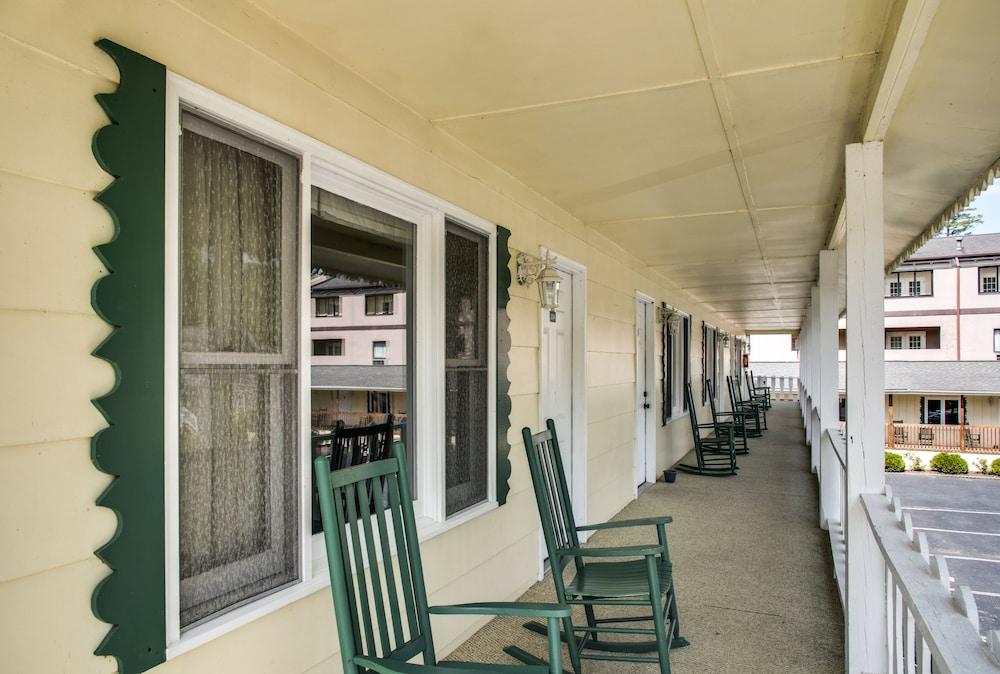 Boxwood Lodge photo 56