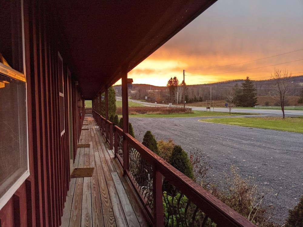 The Meadowlark Inn photo 30