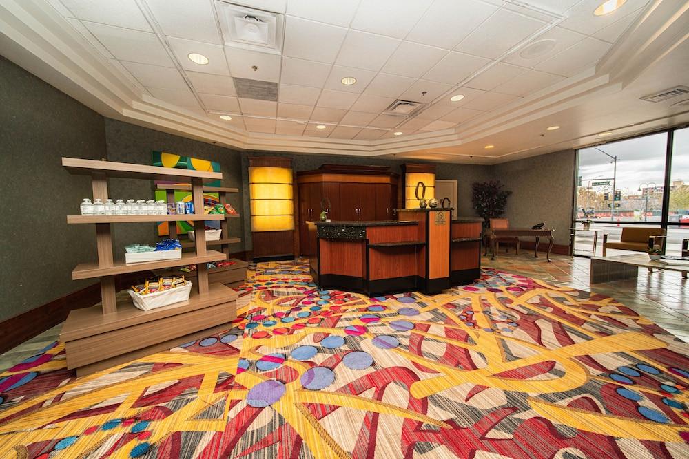 Reno Suites photo 17