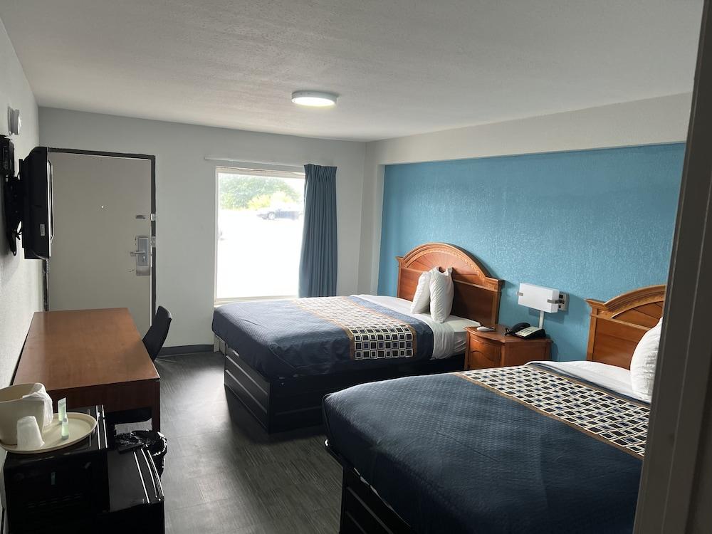 Rodeway Inn Commerce photo 14