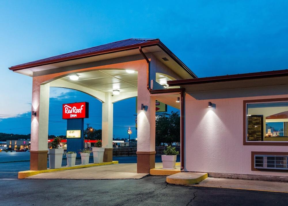 Red Roof Inn Buffalo, TX photo 17