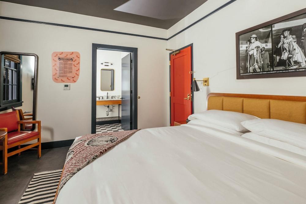 Dew Drop Inn photo 15