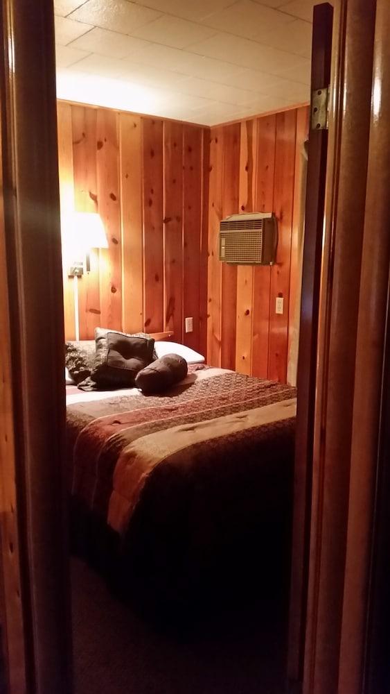 Mystic Valley Inn photo 12