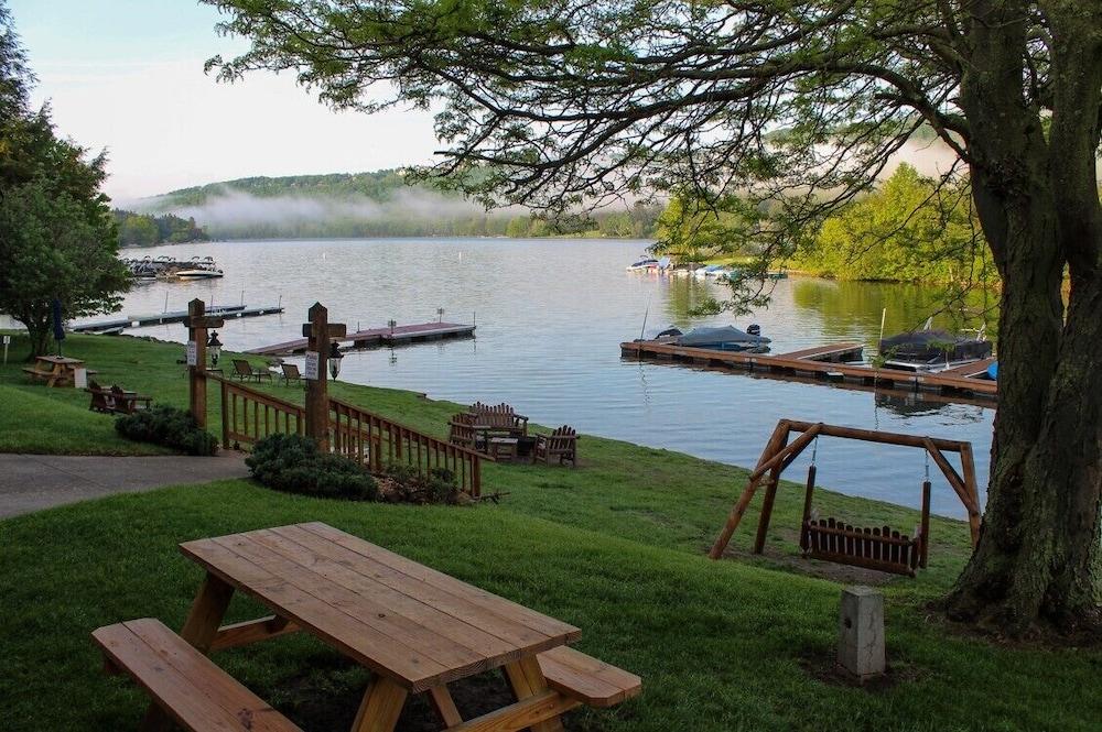 LakeFront Lodge photo 4