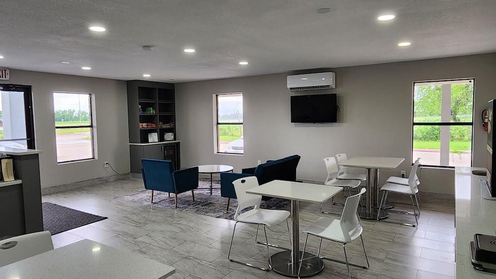 Scottish Inn & Suites photo 19