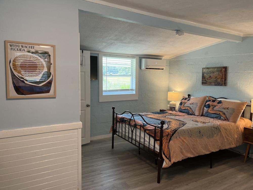 Neptune's Grotto Waterfront Retreat photo 18