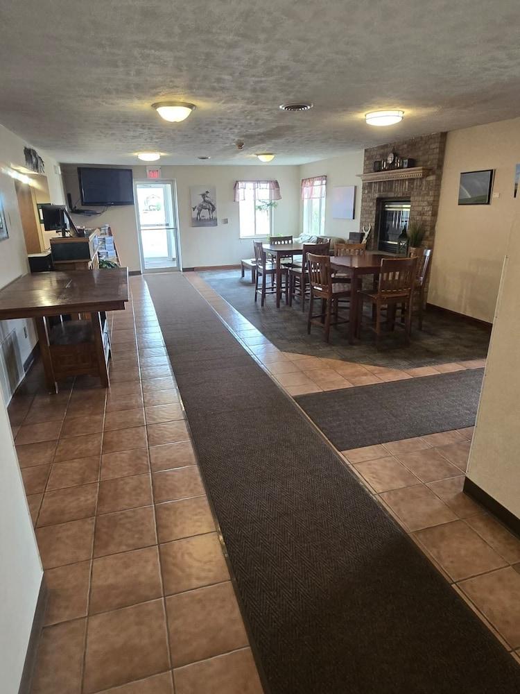 Capital O Roadside Inn Thedford NE 2 photo 20