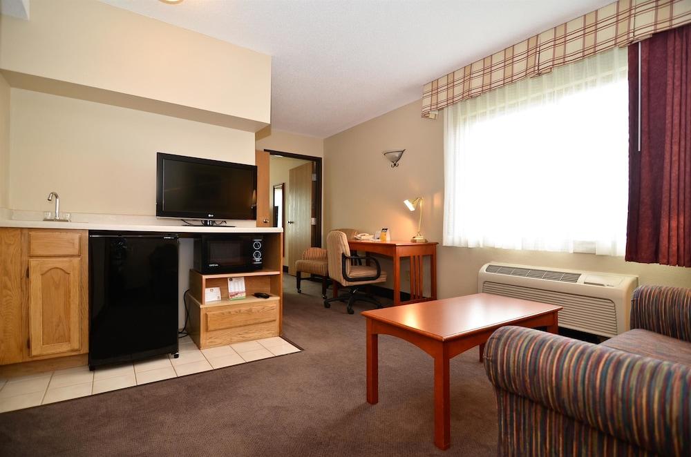 Best Western Plus University Park Inn & Suites photo 49