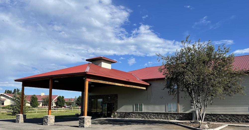 Eagle Peak Lodge & Cabins photo 1
