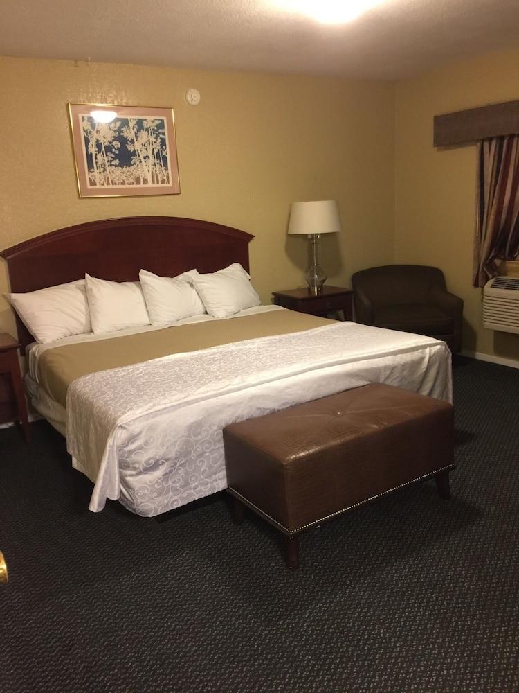 Ranch House Inn and Suites photo 42