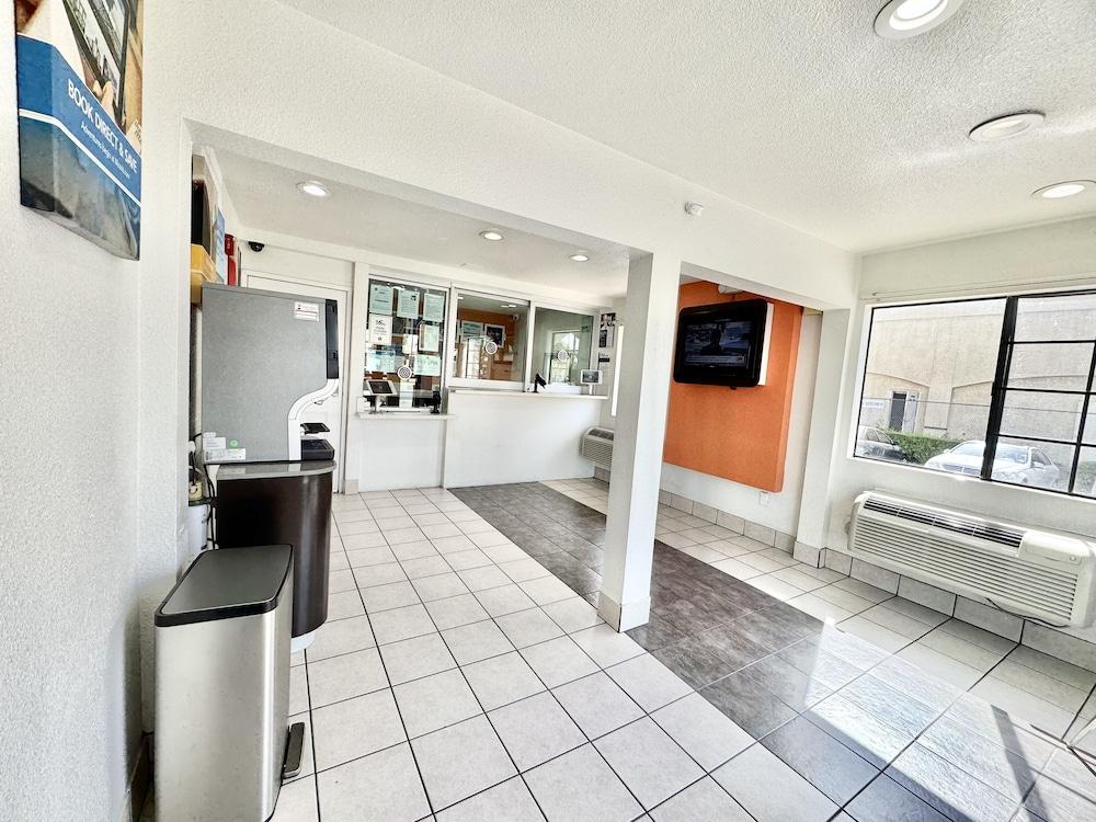 Studio 6 Suites – Bellflower, Ca  - Los Angeles photo 3