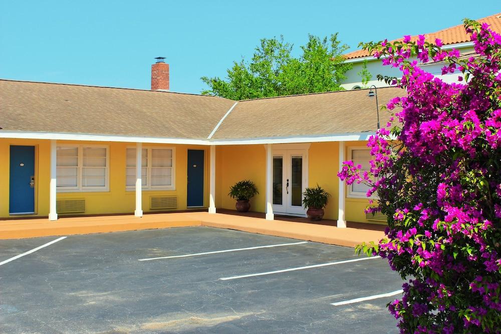 Edgewater Inn photo 35