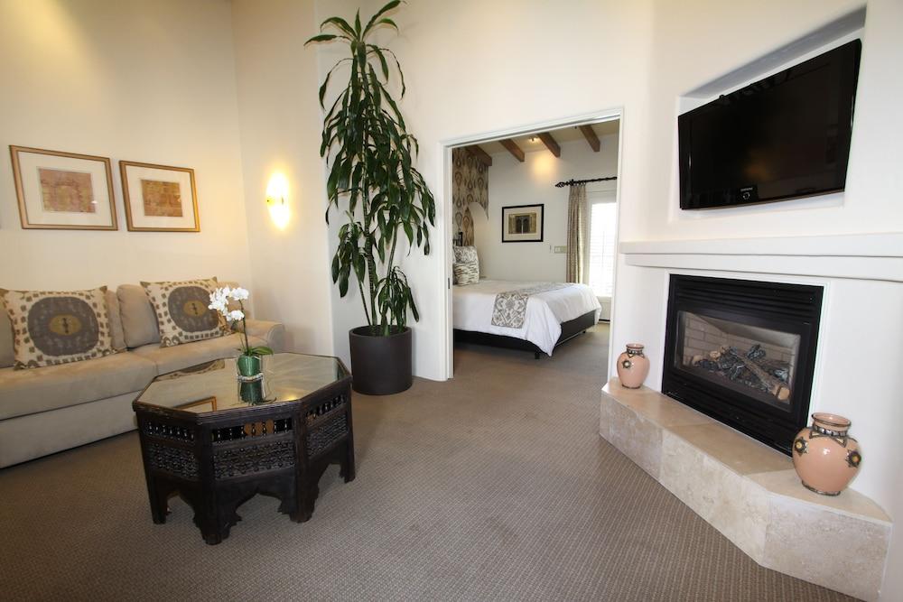 Cypress Inn photo 34