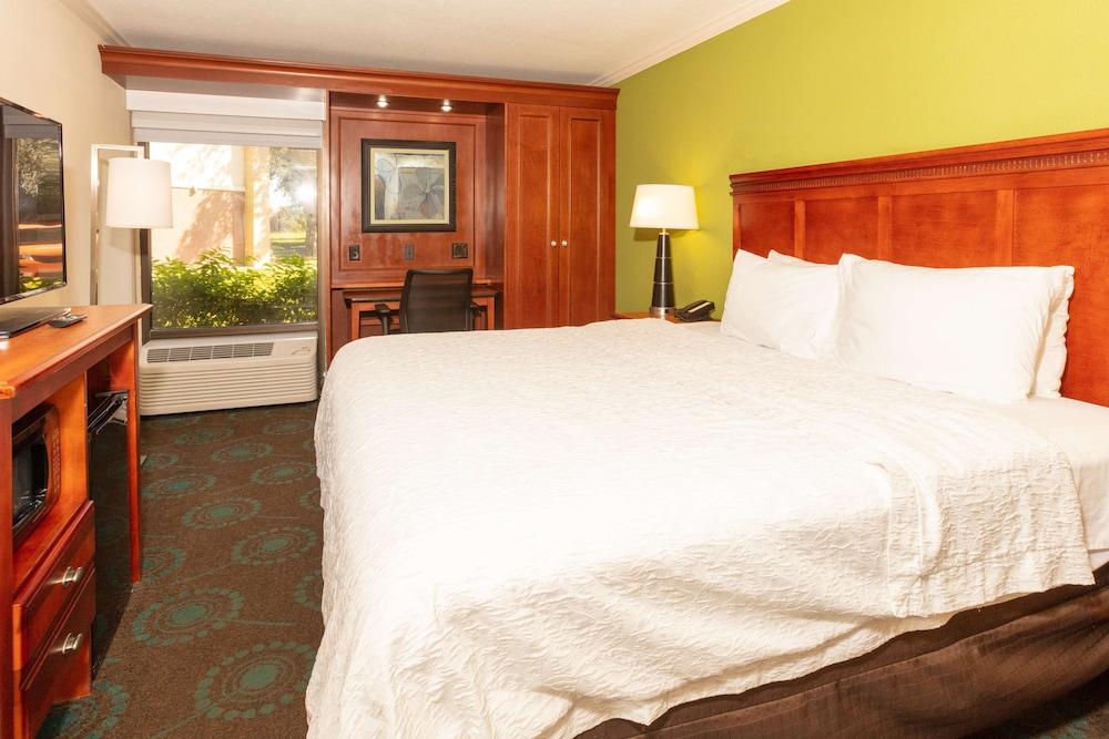Hampton Inn Daytona Speedway photo 14