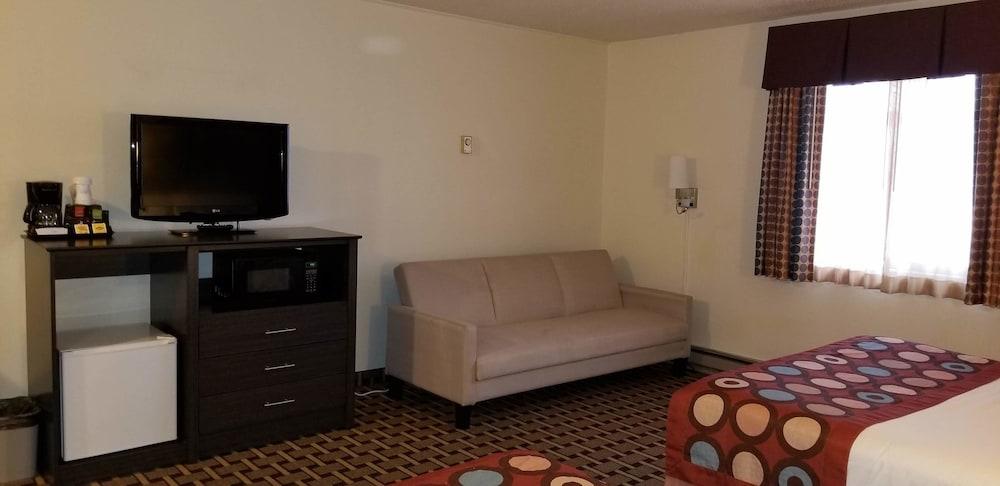 Super 8 by Wyndham Ashland photo 17
