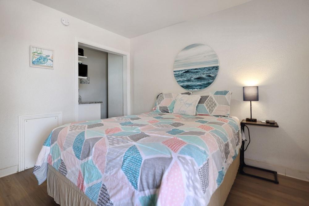 Sun Island Motel photo 31