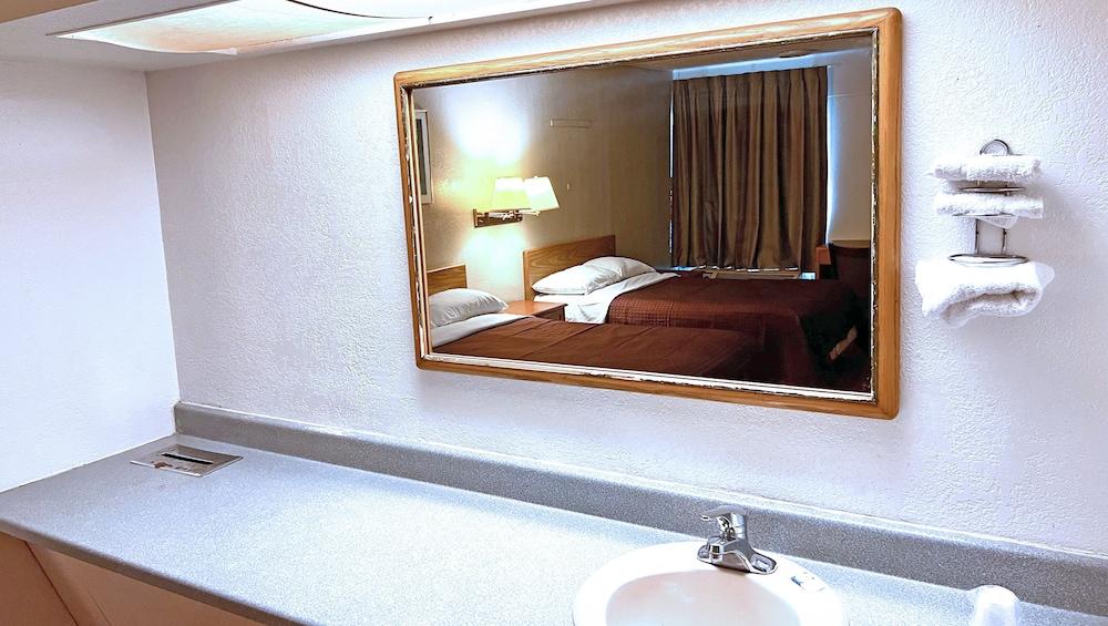 Thunderbird Motel Hillsboro photo 2