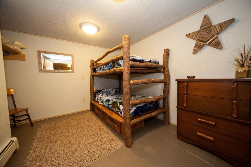 Log Cabin Lodge & Suites photo 23