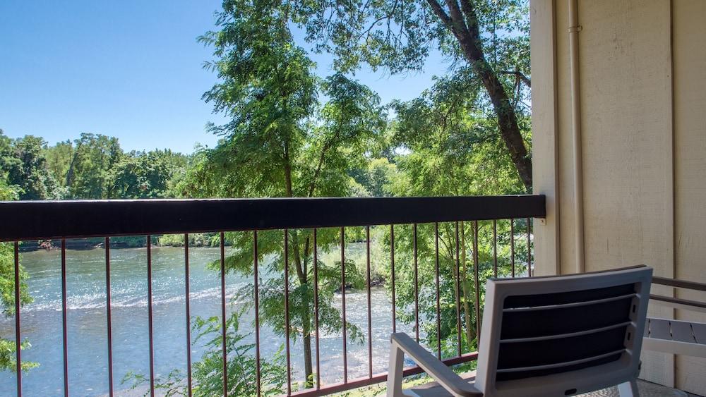 Riverside Inn photo 82