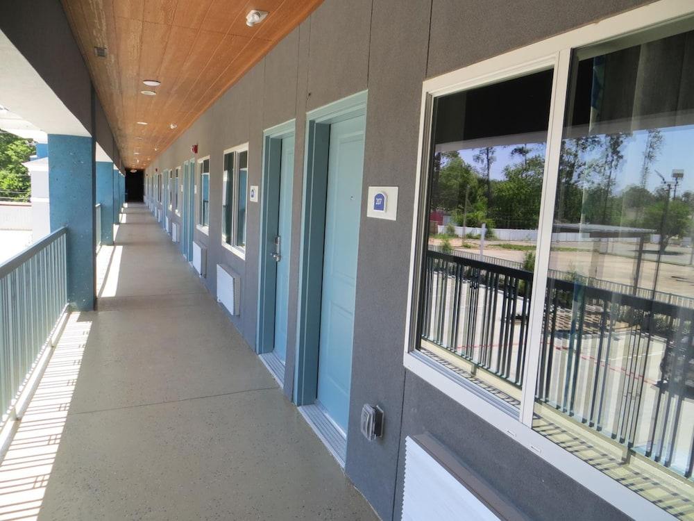 Hotel Blue - Woodlands photo 1
