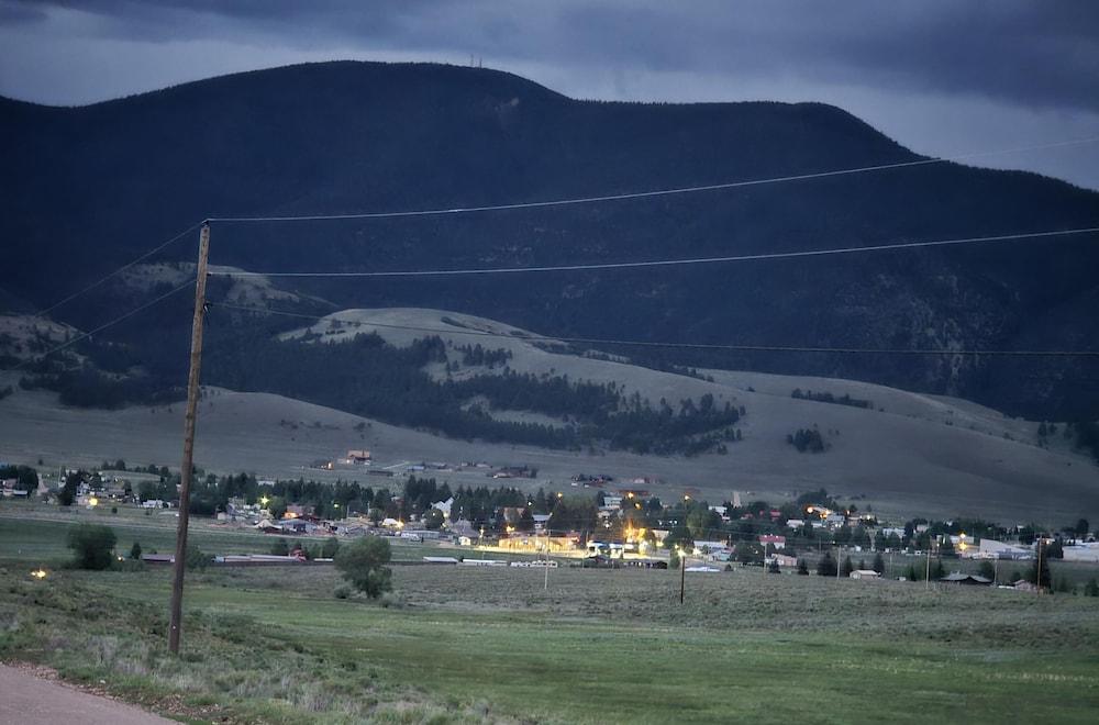 Econo Lodge Eagle Nest photo 9