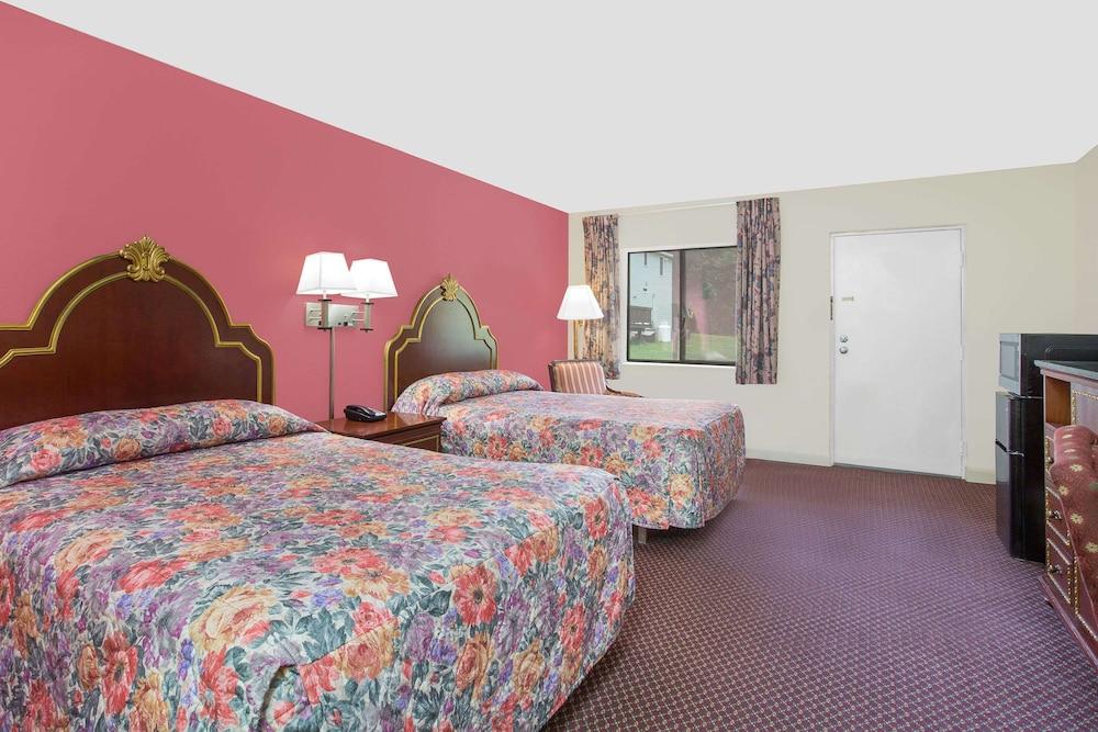 Knights Inn Emporia photo 2